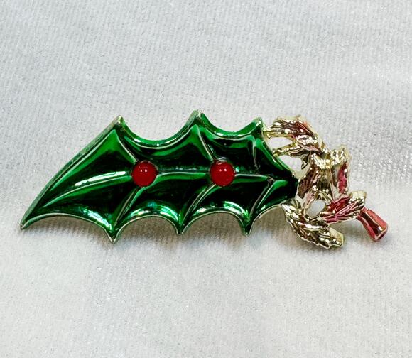 None Jewelry - Vintage Enamel Holly Leaf Brooch Pin Green Red Gold Tone Christmas  2.25" CP182